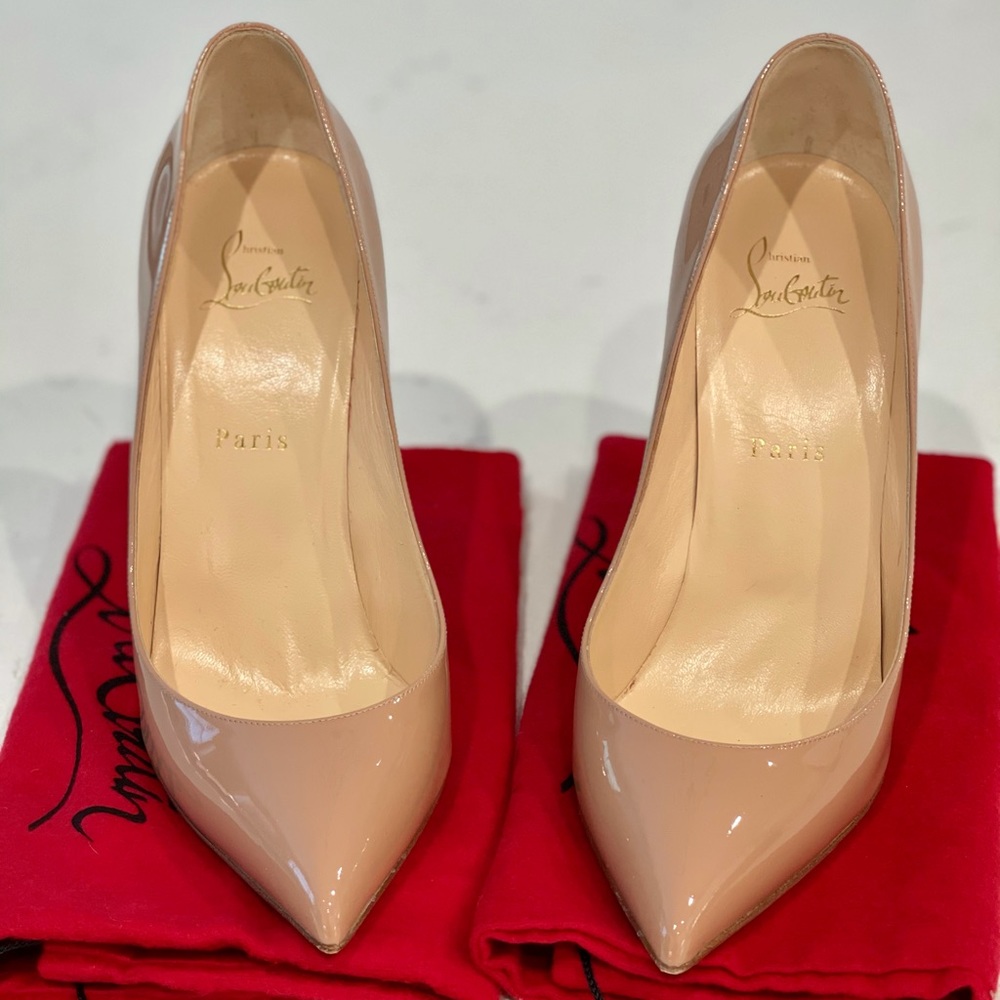 Nude Christian Louboutin pumps